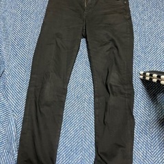 UNIQLO ジーンズ　黒色　M