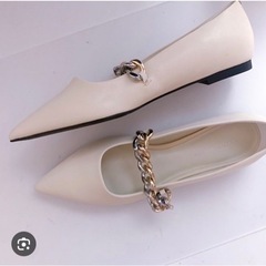 CHARLES & KEITH チェーンフラットシューズの画像