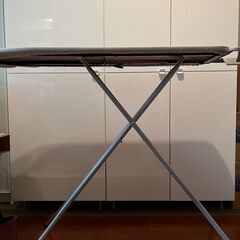 ロレッツ社 （RÖRETS ）スタンド式 アイロン台を差し上げます
