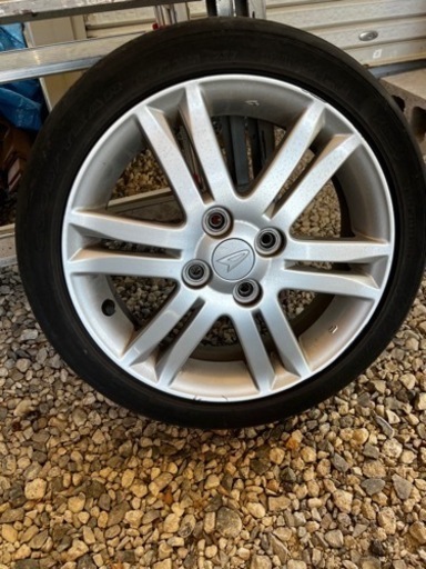 車のパーツ タイヤ、ホイール