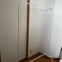 IKEAハンガーラック　白と黒あります