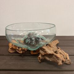 ガラスの器と流木のオブジェ①
