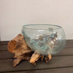 ガラスの器と流木のオブジェ②