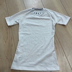 アンダーアーマー　キッズ　アンダーシャツ　YMDサイズの画像