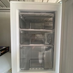 お薦め品‼️アレジア 冷凍庫 61L 2021年の画像