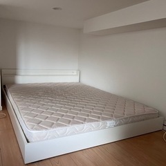 決まりました！ダブルベッド　マットレス付　ロータイプベッド