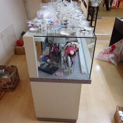 ★値下げ‼業務用・店舗　陳列台・ショーケース・照明付き・ガラス棚・キャビネット・ホビーケース★