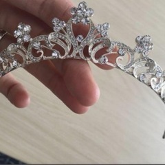 【値下げ】ブライダルアクセサリー　ティアラ　2種類の画像