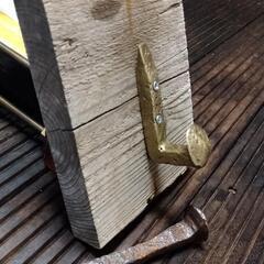 旧国鉄時代の犬釘（枕木とレールを固定していた釘）で作成したウォールフック。の画像