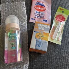 乳児　肌着＋スタイ　50cmから80cm　　哺乳瓶、絵本の画像