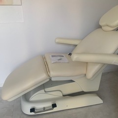 お話中です【緊急⚠️値下げ❣️電動エステベッド】の画像