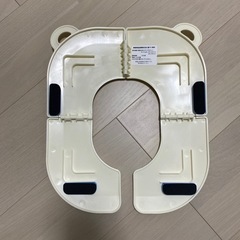 携帯折りたたみ補助便座の画像