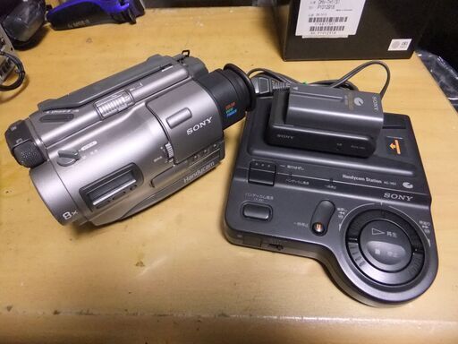 ☆SONY　ソニー　Hi8ビデオカメラ　CCD-TR1　ステーション付き！（現状渡し）☆
