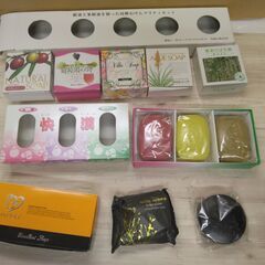 未使用美品 固形石鹸 36個セット まとめ売り 高級 馬油 蜂蜜 ボヌール洗顔 樹液 果樹液 木酢 ヒノキ ウコン サンタマリアノヴェッラ 外国の画像