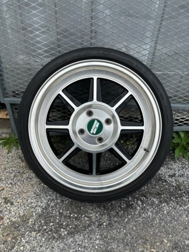 車のパーツ タイヤ、ホイール