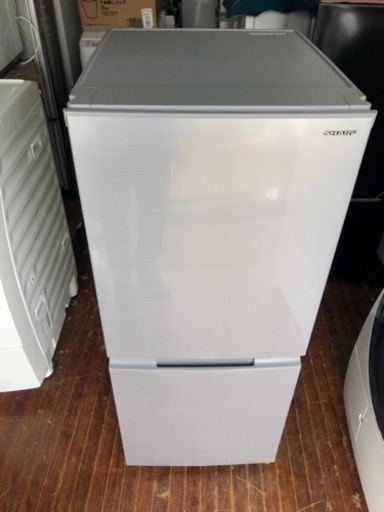 北九州市内配送無料　保証付き　2020年　シャープ SHARP 冷蔵庫(幅49.5cm) 152L つけかえどっちもドア 2ドア ホワ