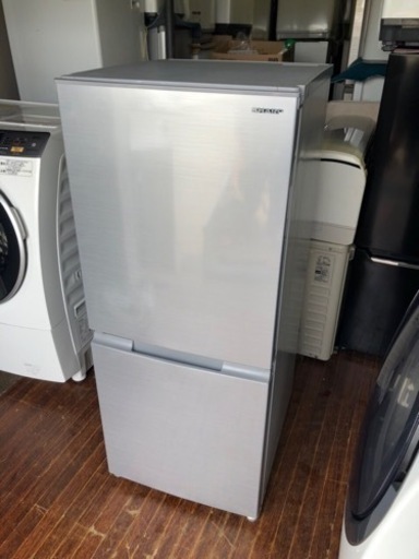 北九州市内配送無料　保証付き　2020年　シャープ SHARP 冷蔵庫(幅49.5cm) 152L つけかえどっちもドア 2ドア ホワイト SJ-D15G-W