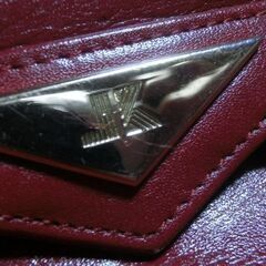 ★ブランドJK(コシノジュンコ）クラッチバッグ★綺麗なワインレッドカラーです、特に大きな傷等なし、★お問い合わせ前にプロフィール必読ですの画像