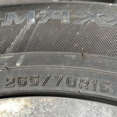 車のパーツ タイヤ、ホイール265/70R15の画像