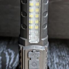 最新多機能モード付　LED懐中電灯の画像
