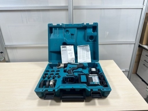 ⭐︎ マキタ充電式圧着機　TC300DRG⭐︎