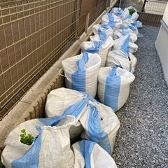 土嚢袋&廃木材もらって下さい！