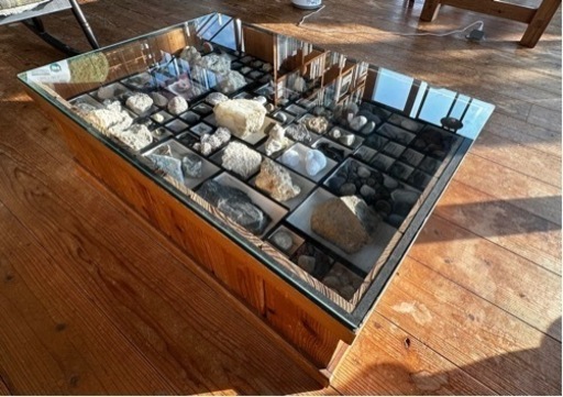 岩石・鉱物標本付きガラステーブル