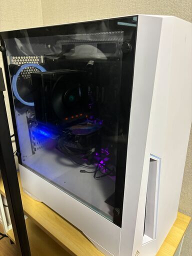 ゲーミングPC モニター 3 枚つき