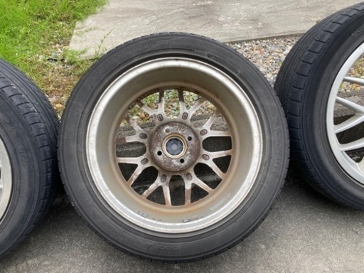 車のパーツ タイヤ、ホイール