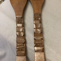 木彫りのフォークとスプーン　オブジェの画像