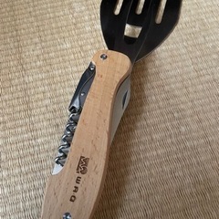 ほぼ未使用品WAQ マルチクッキングツール (ターナー/ミートフォーク/ギザ刃ナイフ/ワインオープナー/ボトルオープナー) アウトドア調理器具 waq-ct1の画像