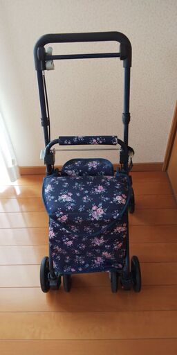 マキテック　かご乗せシルバーカー