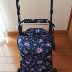 マキテック　かご乗せシルバーカー