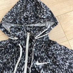 ナイキ　レディース　上着　フード付き　Mサイズの画像