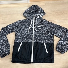 ナイキ　レディース　上着　フード付き　Mサイズの画像