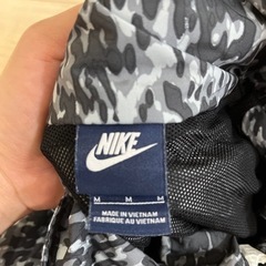 ナイキ　レディース　上着　フード付き　Mサイズの画像