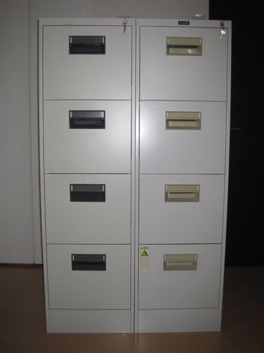 中古4段スチールキャビネットA4用　鍵付き　2台 コクヨ製＆イトーキ製