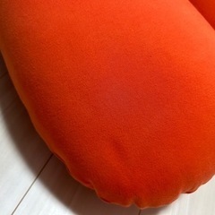 Yogibo 背もたれクッション　赤の画像
