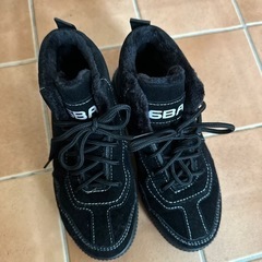 黒 靴 スニーカーの画像