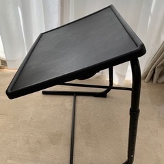 高さ角度調節可能！折りたたみテーブル　サイドテーブル　パソコンデスクにも◎の画像