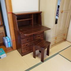 小引き出し付きライティングデスクの画像