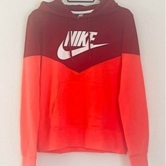 ナイキ　パーカー　Mの画像