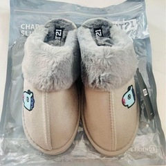 BT21 ファーサンダル MANG グレー 缶バッチ付きの画像