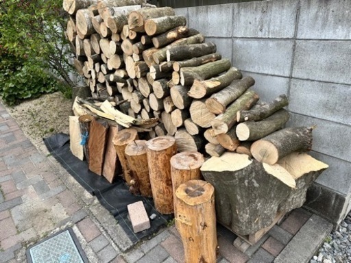 薪屋さんの原木玉切