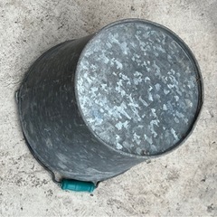 ブリキのバケツ　鉢にもどうぞ。の画像
