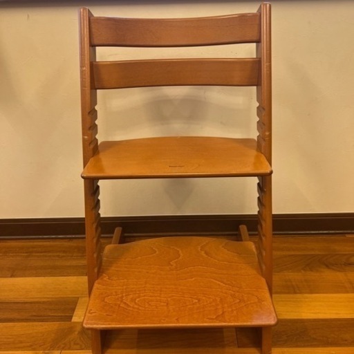 ベビーチェア　トリップトラップチェア