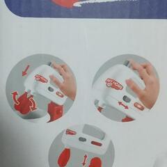おもちゃのミシンとミキサーのセットの画像