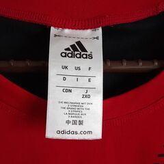 adidasシャツの画像