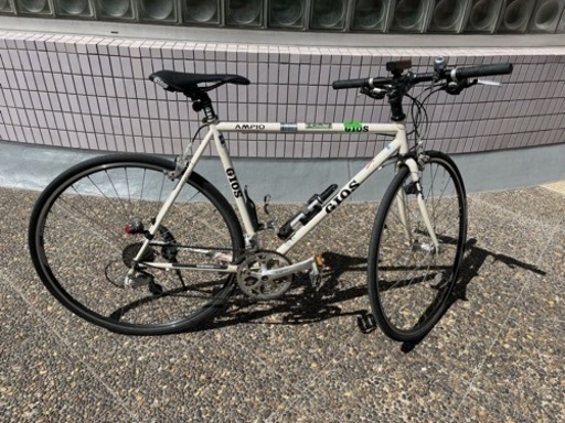 自転車 クロスバイクハイエンドモデルgios ampio (おさゆん