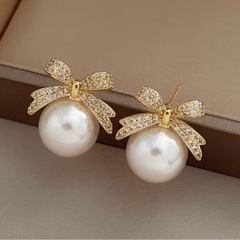 ピアス